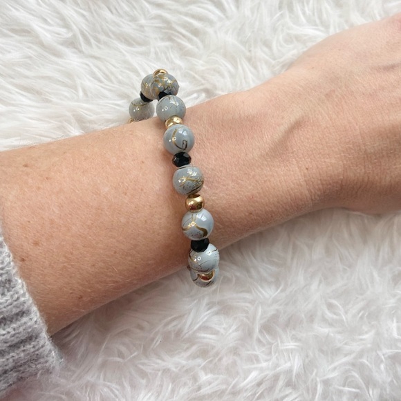 Contemporary Gray Swirl Bead Bracelet - Picture 2 of 5